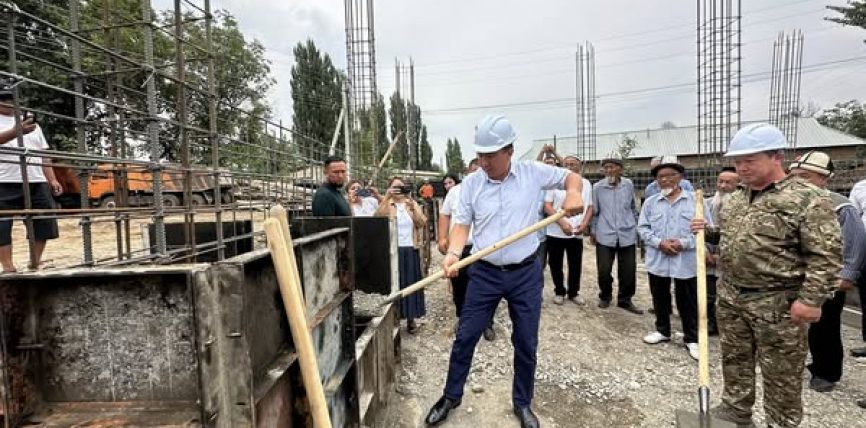 ОБЛУС БАШЧЫСЫ САЙДЫКУМ АЙЫЛ ӨКМӨТҮНҮН ЖАҢЫ АДМИНИСТРАТИВДИК ИМАРАТЫНЫН КУРУЛУШУНА КАПСУЛА САЛДЫ