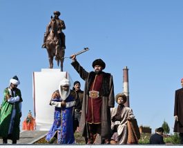 УКМК: XIX КЫЛЫМДЫН КӨРҮНҮКТҮҮ МАМЛЕКЕТТИК ИШМЕРИ НҮЗҮП АТАЛЫКТЫН ЭСТЕЛИГИНИН САЛТАНАТТУУ АЧЫЛЫШЫ БОЛДУ