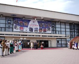 РЕСПУБЛИКАЛЫК ТЕАТР ФЕСТИВАЛЫНЫН АЧЫЛЫШ АЗЕМИ ӨТТҮ