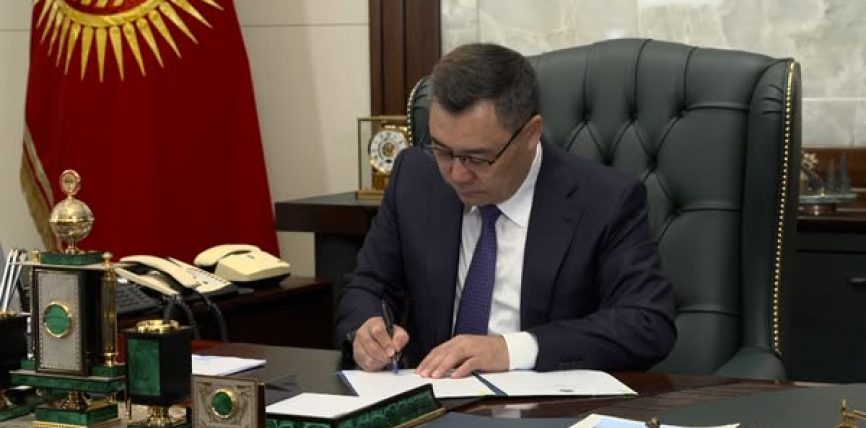 “КЕЗЕКТЕГИ IV ЭЛДИК КУРУЛТАЙДЫ ӨТКӨРҮҮ ЖӨНҮНДӨ” ЖАРЛЫККА КОЛ КОЮЛДУ
