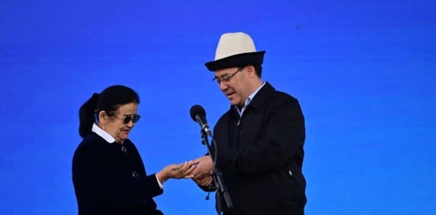 Президент Садыр Жапаров: “МАМЛЕКЕТ ЖАРАНДАРДЫН ЖАШОО-ШАРТТАРЫН ЖАКШЫРТУУГА БАРДЫК КҮЧ-АРАКЕТИН ЖУМШАЙТ”