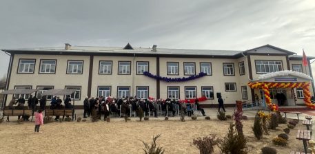 КАРА-ҮҢКҮР АЙЫЛЫНДА 150 ОРУНДУУ ЖАҢЫ МЕКТЕП АЧЫЛДЫ