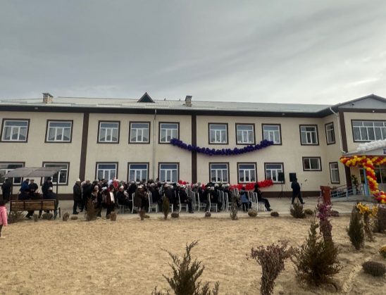КАРА-ҮҢКҮР АЙЫЛЫНДА 150 ОРУНДУУ ЖАҢЫ МЕКТЕП АЧЫЛДЫ