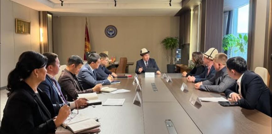 ОБЛУС БАШЧЫ “ЕВРАЗИЯ КЫРГЫЗСТАН” РЕГИОНАЛДЫК КЕҢСЕСИНИН ДИРЕКТОРУ МЕНЕН ЖОЛУГУШТУ