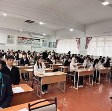 МАНАС ШААРЫНДА ОКУУЧУЛАРДЫН ПРЕДМЕТТИК ОЛИМПИАДАСЫ ӨТҮП ЖАТАТ