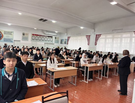 МАНАС ШААРЫНДА ОКУУЧУЛАРДЫН ПРЕДМЕТТИК ОЛИМПИАДАСЫ ӨТҮП ЖАТАТ