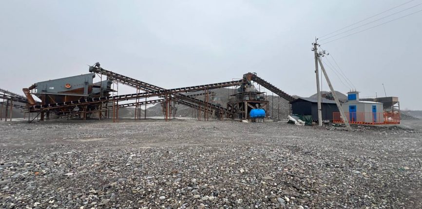 МАНАС ШААРЫНДА 70КЕ ЖАКЫН ЖУМУШ ОРДУН ТҮЗҮҮЧҮ ТАШ ЗАВОД ИШКЕ КИРЕТ