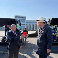 МАНАС “ТАЗАЛЫК” МЕКЕМЕСИНЕ ЖАҢЫ ТЕХНИКАЛАР ТАПШЫРЫЛДЫ