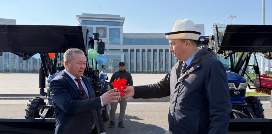 МАНАС “ТАЗАЛЫК” МЕКЕМЕСИНЕ ЖАҢЫ ТЕХНИКАЛАР ТАПШЫРЫЛДЫ