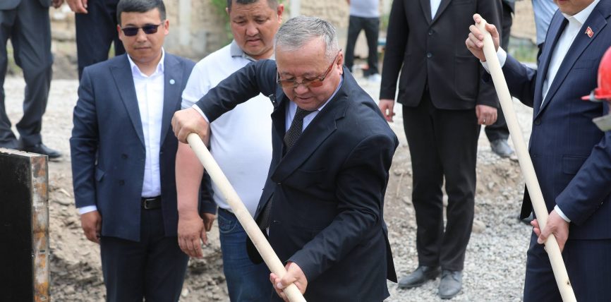 МАНАС ШААРЫНДАГЫ №12 БАЛДАР БАКЧАСЫНЫН КУРУЛУШУНА СТАРТ БЕРИЛДИ