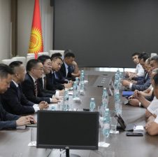 ЖАЛАЛ-АБАДДА КЫЗЫЛ-СУУ КЫРГЫЗ АВТОНОМ ОБЛУСУНУН ДЕЛЕГАЦИЯСЫ МЕНЕН ЖОЛУГУШУУ ӨТТҮ