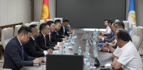 ЖАЛАЛ-АБАДДА КЫЗЫЛ-СУУ КЫРГЫЗ АВТОНОМ ОБЛУСУНУН ДЕЛЕГАЦИЯСЫ МЕНЕН ЖОЛУГУШУУ ӨТТҮ