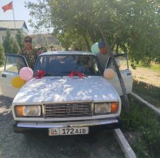 ОРТОК ТОКОЙ ЧАРБАСЫНДА ЖЕҢҮҮЧҮЛӨР ВАЗ-2107 АВТОМАШИНА МЕНЕН СЫЙЛАНЫШТЫ
