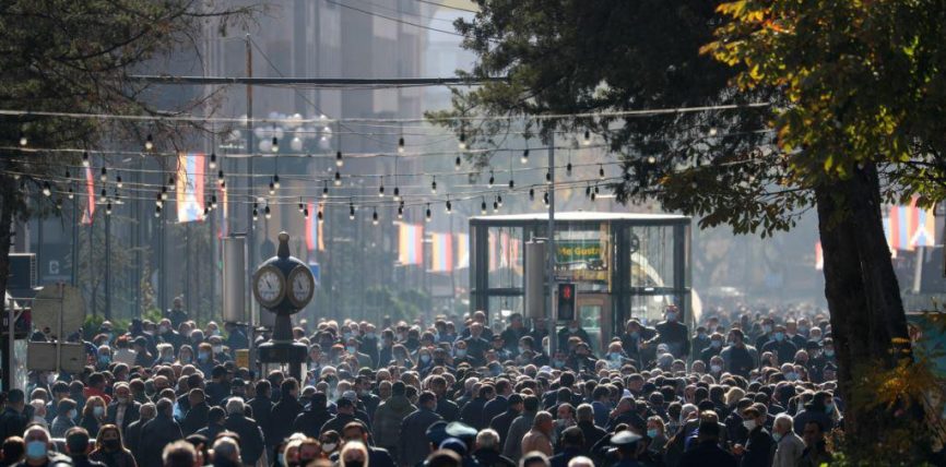ЕРЕВАНДА МИТИНГГЕ ЧЫККАН ЖАРАНДАР ПАШИНЯНДЫН КЫЗМАТТАН КЕТИШИН ТАЛАП КЫЛЫШТЫ