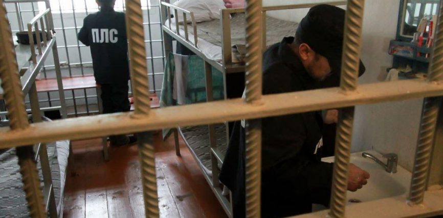 БИШКЕК ИИБИНИН ТЕРГӨӨ ИЗОЛЯТОРУНДА 32 КИШИДЕН ПНЕВМОНИЯ АНЫКТАЛГАН
