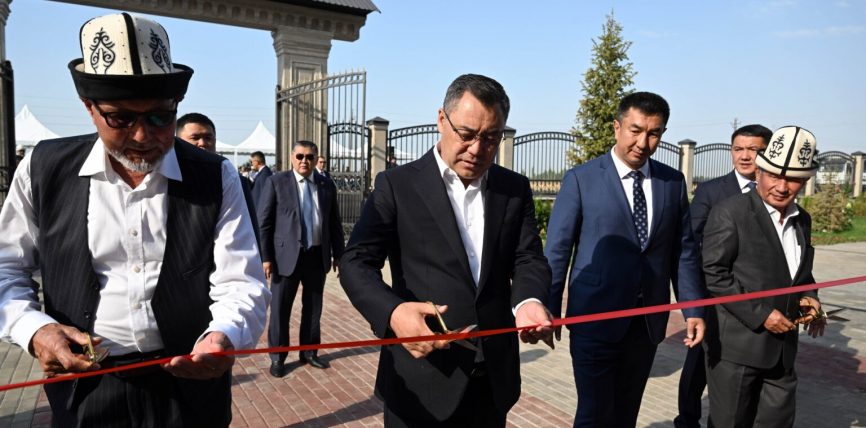 ПРЕЗИДЕНТ САДЫР ЖАПАРОВ Н. АЛЫКУЛОВ АТЫНДАГЫ ЖАҢЫ МЕКТЕПТИН ИМАРАТЫН АЧТЫ
