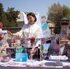 КЫРГЫЗСТАНДА КЫЗ-КЕЛИНДЕРДИН ИШКЕРДИГИН КОЛДОО БОЮНЧА НАСААТЧЫЛЫК ПРОГРАММАГА КАТЫШУУЧУЛАРДЫ КАБЫЛ АЛУУ БАШТАЛДЫ