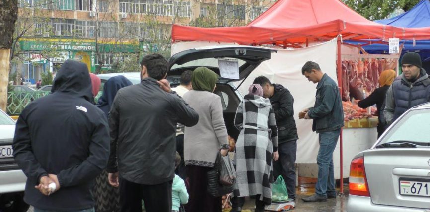 ТАЖИКСТАНДЫКТАР АЗЫК-ТҮЛҮКТҮН КЫМБАТТАШЫНАН КООПТОНУШУУДА