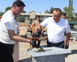 АКСЫ РАЙОНДУК СОТУНУН ЖАҢЫ ИМАРАТЫНЫН ПАЙДУБАЛЫНА МЕЗГИЛ КУТУСУ САЛЫНДЫ