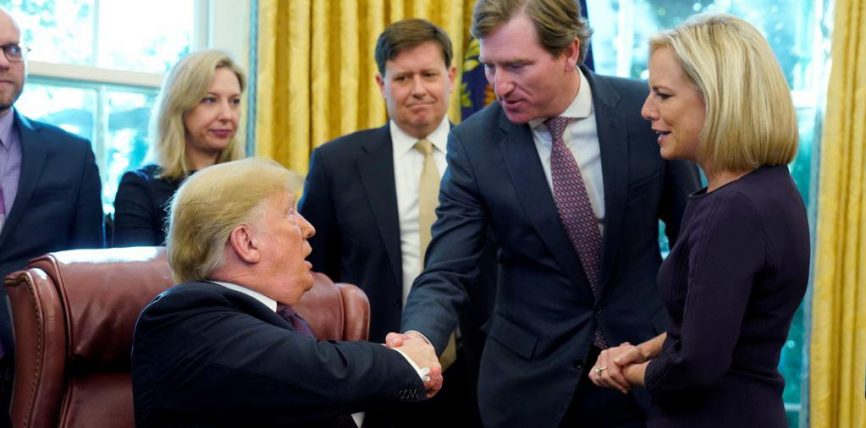 ТРАМП ПРЕЗИДЕНТТИК ШАЙЛООДО КООПСУЗДУК ҮЧҮН ЖООП БЕРГЕН АГЕНТТИКТИН БАШЧЫСЫН ЖУМУШТАН АЛДЫ