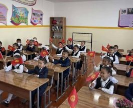 КЫРГЫЗСТАН БОЮНЧА 147 МИҢ БАЛА МЕКТЕП БОСОГОСУН АЛГАЧКЫ ЖОЛУ АТТАДЫ