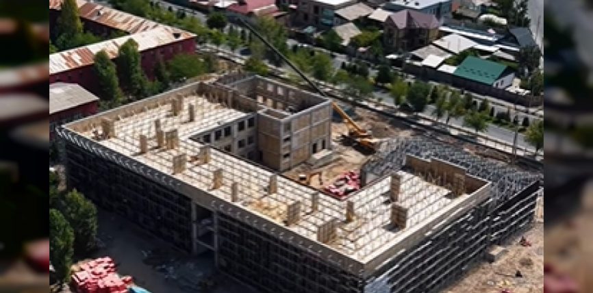 МАНАС ШААРЫНДА 500 ОРУНДУУ МЕКТЕП КУРУЛУУДА